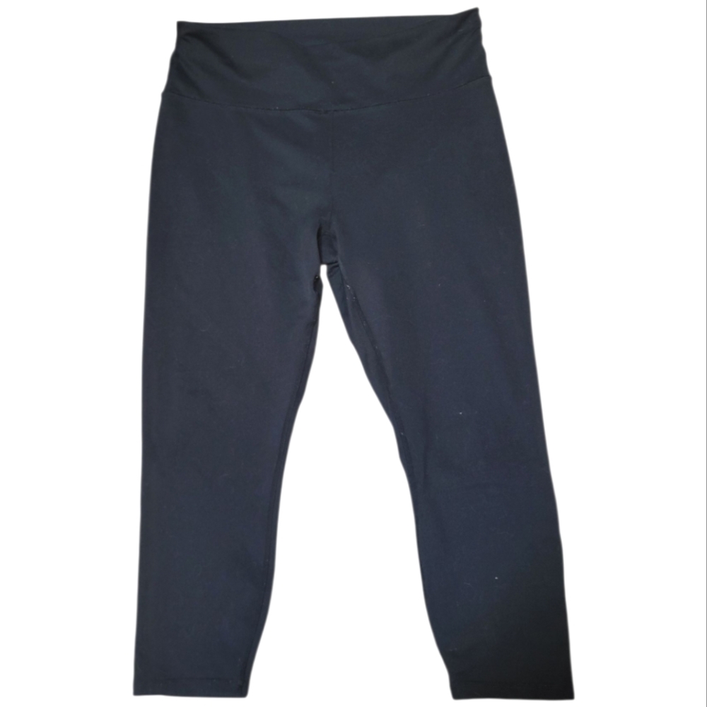 Fabletics Women's Powerhold Classic Black Cropped Athletic Leggings - Size M